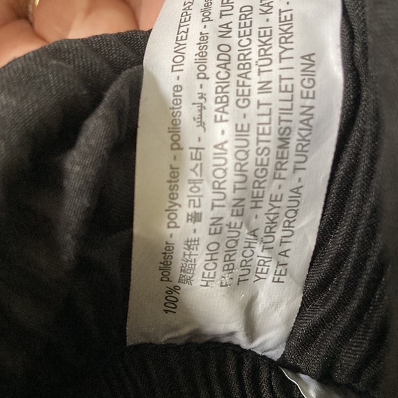 Zara Black velvet pleated shorts - Picture 5 of 5